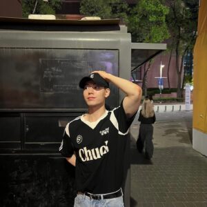 Bae Hyeon-seong Instagram - 👋🏻