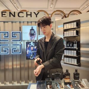 Bae Hyeon-seong Instagram - @givenchybeauty #젠틀맨소사이어티 #지방시뷰티팝업