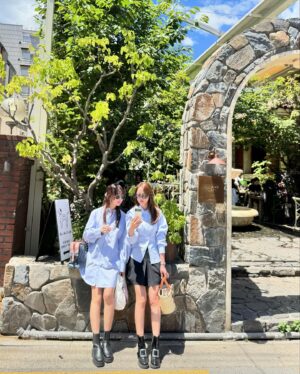 Baek Bo-ram Instagram - 우연한 커플룩🩵
우리오늘 이야기가 끝이 안날뻔!
오랜언니 울 연숙언니랑 꽉찬하루

날씨가 좋아서  날씨 핑계로 #낮술