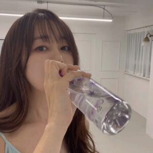 Baek Bo-ram Instagram - 피크플럼3차OPEN🔔(6/20-6/23)

뽀람언니가 N년차
정말매일매일 먹는다는 그거! 천연발효매실!
(공구하기 전부터 내돈내산으로 지금까지 먹는다는)
저의 변비구원템 이거든요:)

여름이 다가와서 무리한 다이어트로 인해 변비가 생길 때, 
휴가시즌이라 맛있는 것 많이 먹어 소화가 안될 때 👍

화학성분없이 매실 그대로 발효한거라
걱정없이 드셔도 됩니당!

그리고 제일 중요한거!
1만원 더 가격인하로 오픈합니당💜

#12시땡하면프로필링크에오픈할게요