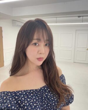 Baek Bo-ram Instagram - 빛이 좋아서 인물사진 🤳

#원피스는오늘까지할인가예용
#좋은하루보내세요🩵