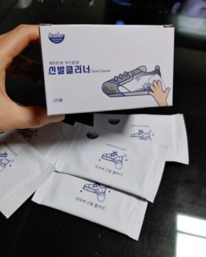 Baek Se-ri Instagram - #협찬
🥾👟🥿 #자우버 #자우버신발클리너
요거 하나면 신발을 금방 깨끗하게 변신!
특히 #크록스세탁 #실내화세탁 하기 좋은
#신발클리너 #신발세탁 잇템 추천드려요
ㆍ
낱개로 포장된 티슈라 휴대도 간편하구
크기도 제법 크고 도톰하고 부드러워요
저는 요새 외출하고 들어와서
황사, 온갖 먼지 뒤집어쓴 신발을 닦는게
습관이 돼버렸네요~ 향도 좋아요
ㆍ
여러장 쓸 필요없이 한장으로 신발세탁 끝!
특히 EVA 소재인 크록스, 실내화, 슬리퍼,
그리고 때 탄 신발 중창이 넘나 잘 닦여요
상쾌한 민트향이라 힐링된답니다~
ㆍ
혹시 스웨이드, 가죽, 면같이 물에 약한
재질은 가급적 전용 제품을 사용하는게
좋으니까 참고해주세영
글리세린 성분이 함유되어 있어서
닦을 때 신발 표면을 보호해준답니다 :)
ㆍ
1박스에 25매입이라 두고두고 보관하기
편하구, 하나씩 들고 다니면서 요긴하게
신발을 금방 깨끗하게 닦을 수 있네요👍
ㆍ
데일리로 신발을 깨끗하게 관리할 분,
신발 세탁이 귀찮은 분들께도 강츄!
야외 운동, 산책, 등산 하는 날에는
꼭 이걸로 닦게 되는 요즘이에염👟
ㆍ
👉 @sauber_official_
ㆍ
#새학기실내화 #슬리퍼세탁 #운동화클리너
#운동화세탁 #신발클리너추천 #신발스타그램