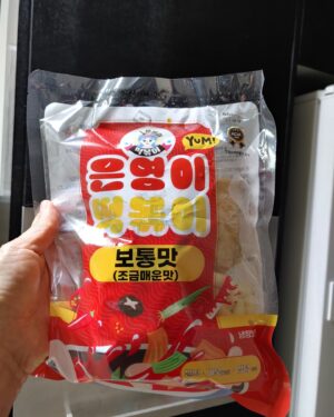 Baek Se-ri Instagram - #협찬
평화로운 주말~ 맛있는 #떡볶이 먹으며
힐링중이네요~ 제 최애 #소울푸드 가
바로 이 떡볶이라구요~😋🥘
간편하게 뚝딱 끓여먹는 #은영이떡볶이
#밀키트 진짜 이 만능양념 분말이
너무 맛있어서 요거 찐 재구매각 👍
ㆍ
쫄깃한 #밀떡 이 길쭉해서 씹는 맛이
솰아있네여~🥢
새벽에 만든 신선한 생밀떡으로 만들어
어묵이랑 진공 포장   당일 배송 해주니까
더 맛있구 더 신선해요
ㆍ
특히 황금비율의 특제소스로 언제 어디서든
맛있게 만들어 먹을 수 있어요
철저한 위생관리로 생산된 품질 좋고
맛있는 어묵이 들어가서 대존맛!
ㆍ
청주에서 엄청 유명한 맛집의 메뉴를
이렇게 밀키트로 만나볼 수 있다닝!
후다닥 간편하게 끓여서 먹을 수 있는
#아이들간식 #캠핑떡볶이 찾는 분들께
강츄드려요~ 👉 @eun02_star
ㆍ
#떡볶이밀키트 #맛있는떡볶이 #오늘뭐먹지
#밀키트떡볶이 #밀떡볶이 #캠핑음식추천 #떡볶이재료 #떡볶이맛집 #떡볶이추천