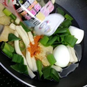 Baek Se-ri Instagram - #협찬
주말에 뭐 해먹을까 🥣 고민하다가
뚝딱 간편하게~ 아주 쉽게  만들 수 있는
#은영이떡볶이 #떡볶이 요리 해먹었어요
요새 이 떡볶이에 꽂혀서 중독됐네요ㅋ
신선한 #밀떡 이 길쭉하니 씹는 맛이
쫄깃 탱탱~ 솰아있네여~🥢
ㆍ
방부처리하지 않은 생밀떡을 사용해
안심하고 섭취할 수 있는 제품이구,
재고를 쌓고 오래 판매하기 위해
냉동 보관한 제품이 아니랍니다~
냉장 보관한 제품이라 믿고 먹을 수 있어요
ㆍ
특히 불포화 지방의 일종인 트랜스지방이
제로이기에 안심하고 섭취할 수 있어요
새벽에 만든 신선한 생밀떡으로 만들어
어묵이랑 진공 포장   당일 배송 해주니까
더 맛있게 만들어 먹을 수 있네요
ㆍ
양념분말도 기가 막히고 매콤달콤 중독성
강한 맛이라 재구매각 나오네요😋
#떡볶이밀키트 #즉석떡볶이 #밀키트떡볶이
찾는 분들께 강츄드려요 👍
👉 @eun02_star
#떡볶이만들기 #밀키트 #밀키트추천 #즉떡