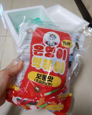 Baek Se-ri Instagram - #협찬
주말에 뭐 해먹을까 🥣 고민하다가
뚝딱 간편하게~ 아주 쉽게  만들 수 있는
#은영이떡볶이 #떡볶이 요리 해먹었어요
요새 이 떡볶이에 꽂혀서 중독됐네요ㅋ
신선한 #밀떡 이 길쭉하니 씹는 맛이
쫄깃 탱탱~ 솰아있네여~🥢
ㆍ
방부처리하지 않은 생밀떡을 사용해
안심하고 섭취할 수 있는 제품이구,
재고를 쌓고 오래 판매하기 위해
냉동 보관한 제품이 아니랍니다~
냉장 보관한 제품이라 믿고 먹을 수 있어요
ㆍ
특히 불포화 지방의 일종인 트랜스지방이
제로이기에 안심하고 섭취할 수 있어요
새벽에 만든 신선한 생밀떡으로 만들어
어묵이랑 진공 포장   당일 배송 해주니까
더 맛있게 만들어 먹을 수 있네요
ㆍ
양념분말도 기가 막히고 매콤달콤 중독성
강한 맛이라 재구매각 나오네요😋
#떡볶이밀키트 #즉석떡볶이 #밀키트떡볶이
찾는 분들께 강츄드려요 👍
👉 @eun02_star
#떡볶이만들기 #밀키트 #밀키트추천 #즉떡