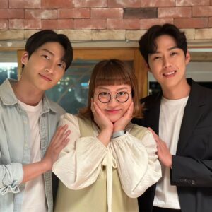 Baek Sung-hyun Instagram - 멋진 동생 수환이의 첫 주연 영화 '동창'을 응원하기위해
까메오 출연
거기서 평소 너무 재밌게 보고있는 #개그콘서트 의
#데프콘 닮은 여자도 만나고 😂
멋진 스태프분들 과 감독님과 함께
즐거운시간
영화 '동창' 상도 많이 받으시고 대박나세요~!!