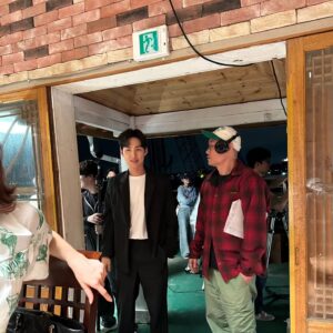 Baek Sung-hyun Instagram - 멋진 동생 수환이의 첫 주연 영화 '동창'을 응원하기위해
까메오 출연
거기서 평소 너무 재밌게 보고있는 #개그콘서트 의
#데프콘 닮은 여자도 만나고 😂
멋진 스태프분들 과 감독님과 함께
즐거운시간
영화 '동창' 상도 많이 받으시고 대박나세요~!!