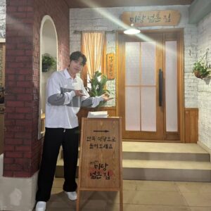 Baek Sung-hyun Instagram - 오늘 저녁은 마당 넓은 집에서 어때요?

저녁 8시30분 #수지맞은우리 에서
만나요~!