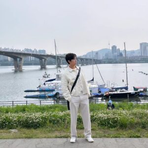 Baek Sung-hyun Instagram - 😏🌞🌻