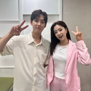Baek Sung-hyun Instagram - 수우리 🤩 커플?? 남매?? 🙄
어떡하니 우리야🫠

#수지맞은우리
#사랑하는사람이여동생이되었어요😬