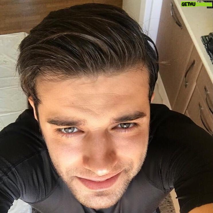 Balamir Emren - 7.1K Likes - Guzel gunlere dogru bakiyorumdur.