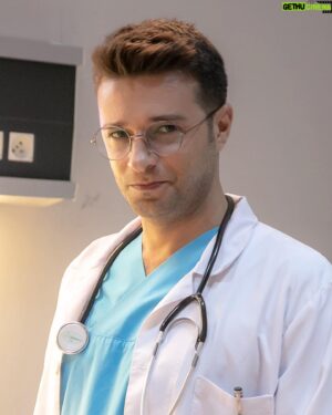 Balamir Emren Instagram - Doktor Yagiz ile bu aksamdan itibaren.. #arkasokaklar  #kanald  Doktor demisken ;son zamanlarda saglik calisanlarimiza siddet gosterenlere de hep birlikte guclu bir ses cikarmaliyiz.. Bu saglik teroru artik son bulmali !