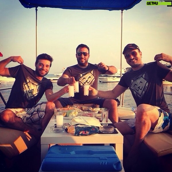 Balamir Emren - 1K Likes - #tbt Rahmetli Baft tshirtleri.. #balamiremren @ardaoziri @feritaktug