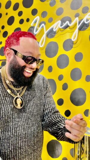 Bandit The Rapper Instagram - @bandittherapper gets mindblown my magic by celebrity magician @joshpelemagic at the @louisvuitton LOUIS VUITTON X YAYOI KUSAMA collaboration @yayoikusama_  #hiphop #rap #celebrity #louisvuitton #yayokusama #LVxYayoiKusama