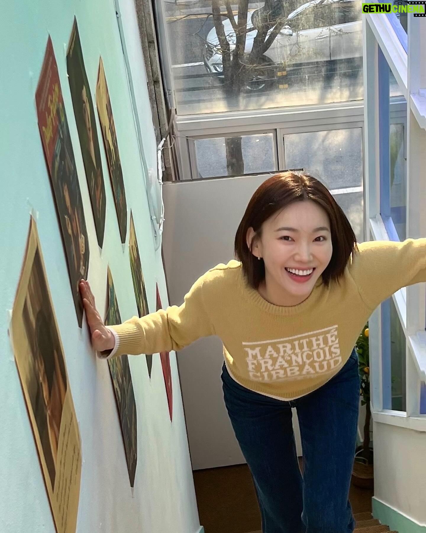 Bang Eun-jeong - 1K Likes - 날이 풀릴락 말락 ෆ╹ .̮ ╹ෆ 🌼
정신없이 바빴던 3월도 벌써 끝이라니,,
짧을 것 같은 테라스 낭만 즐기기! 4월도 모두 힘 :)💛