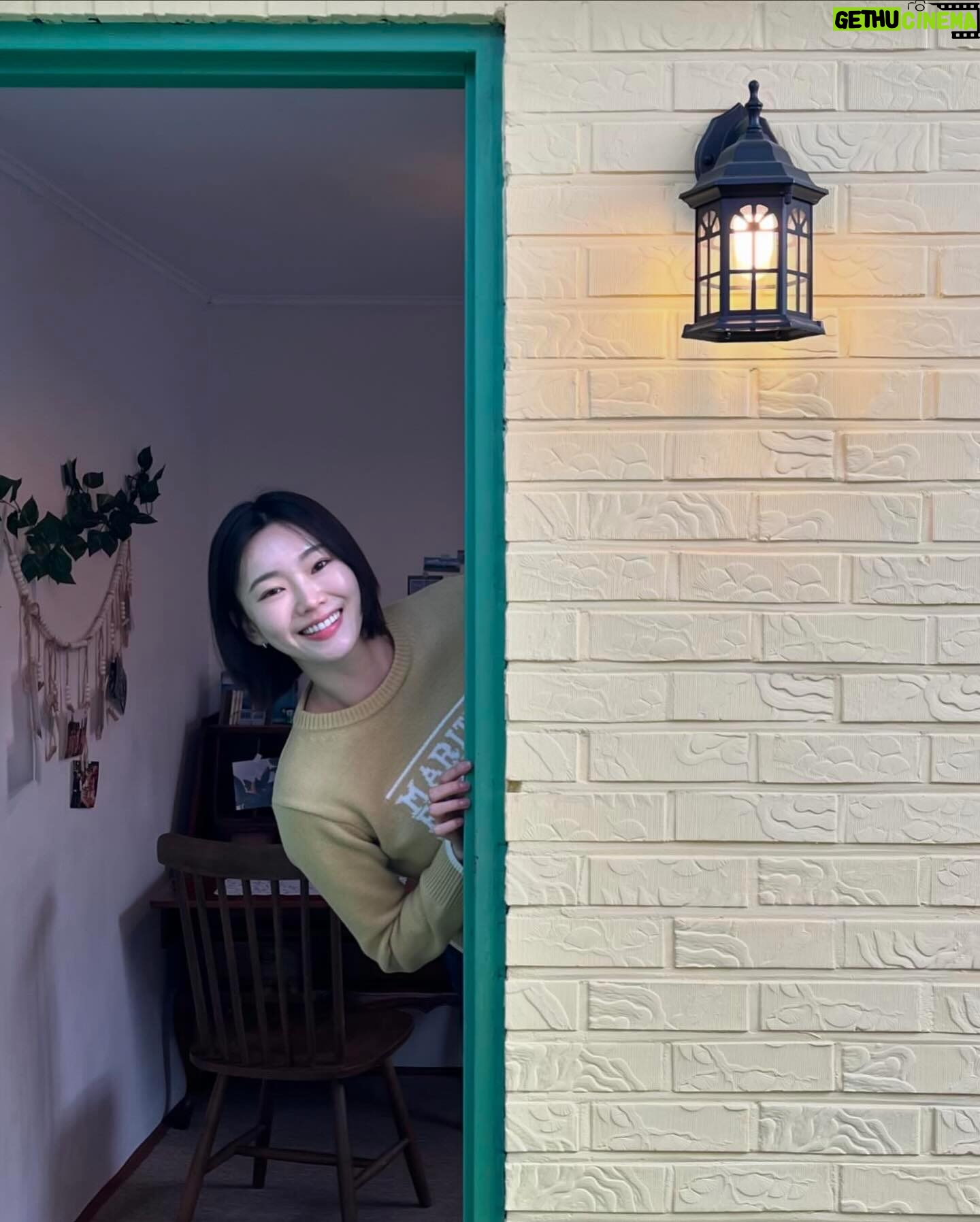 Bang Eun-jeong - 1K Likes - 날이 풀릴락 말락 ෆ╹ .̮ ╹ෆ 🌼
정신없이 바빴던 3월도 벌써 끝이라니,,
짧을 것 같은 테라스 낭만 즐기기! 4월도 모두 힘 :)💛