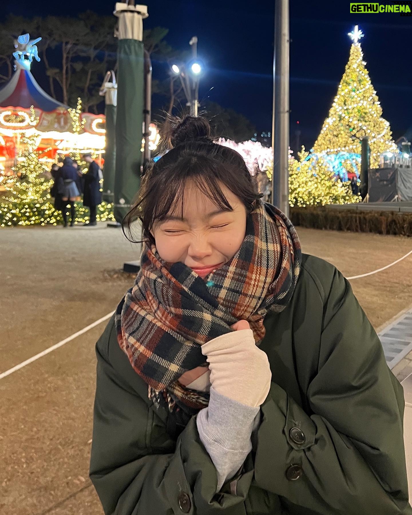 Bang Eun-jeong - 866 Likes - 연말 뭐 볼것두 없드라
#찰칵찰칵찰칵차라칵차라카가차라칵ㅋ찰ㄹ캌
#눈돌리면포토존 ㄱㄱㅑ🎄