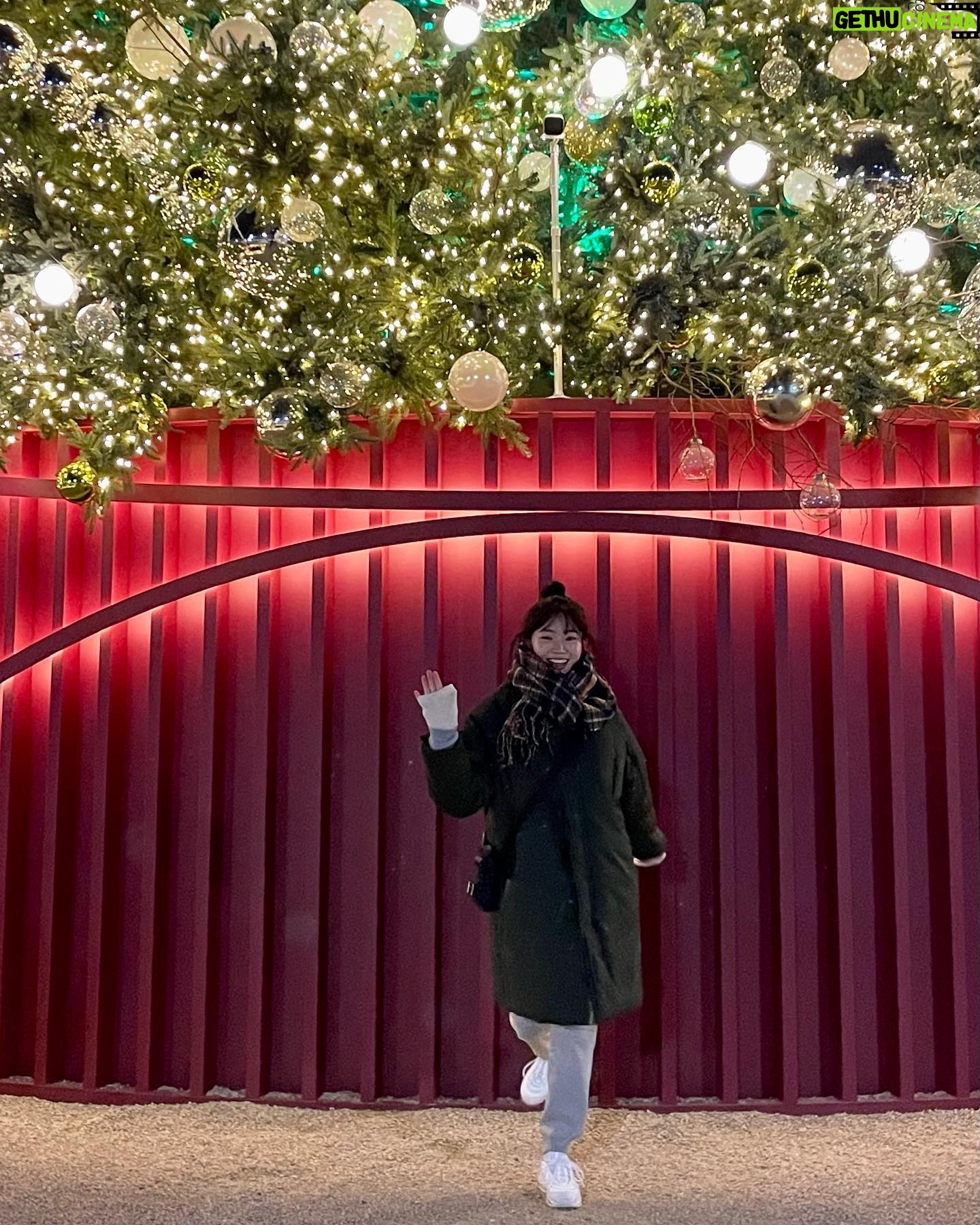 Bang Eun-jeong - 866 Likes - 연말 뭐 볼것두 없드라
#찰칵찰칵찰칵차라칵차라카가차라칵ㅋ찰ㄹ캌
#눈돌리면포토존 ㄱㄱㅑ🎄