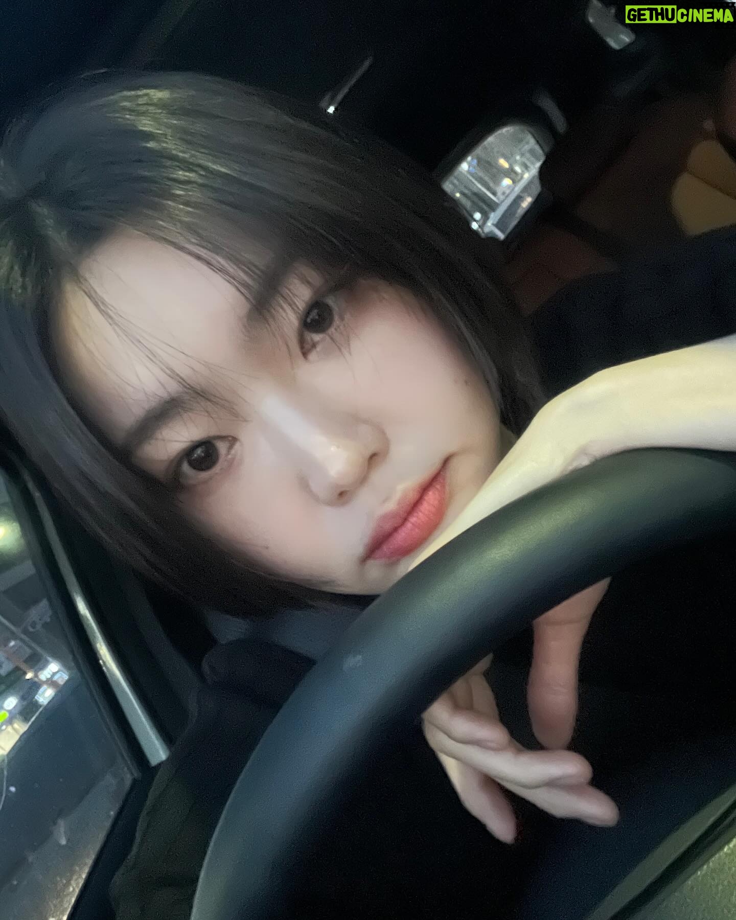 Bang Eun-jeong - 1.1K Likes - 6개월간 단발💇🏻♀️ 좋은 작품 열심히 촬영하고 있습니다 :) 근데 작품 끝나고 다시 기를 수 있을지 의문,, 굉장히 편하고등요 #단발 만쉐이 (๑˃̵ᴗ˂̵)و