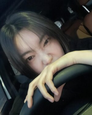 Bang Eun-jeong Instagram - 6개월간 단발💇🏻‍♀️ 좋은 작품 열심히 촬영하고 있습니다 :) 근데 작품 끝나고 다시 기를 수 있을지 의문,, 굉장히 편하고등요 #단발 만쉐이 (๑˃̵ᴗ˂̵)و