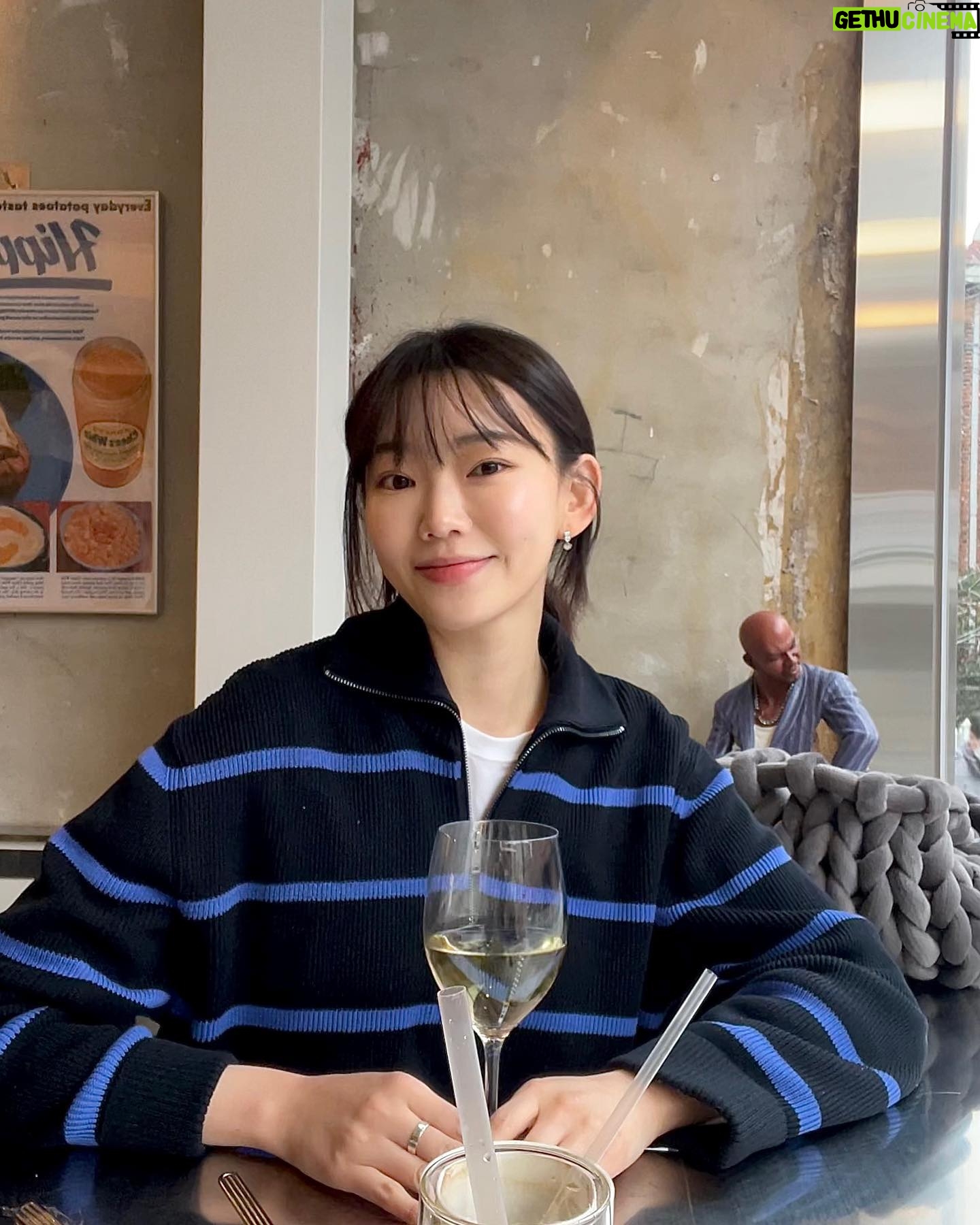 Bang Eun-jeong - 889 Likes - 취저라 소문내기 아까운 곳이지만 오랜만에 곱게 사진 찍은김에(?) 잔든정은 포기못행