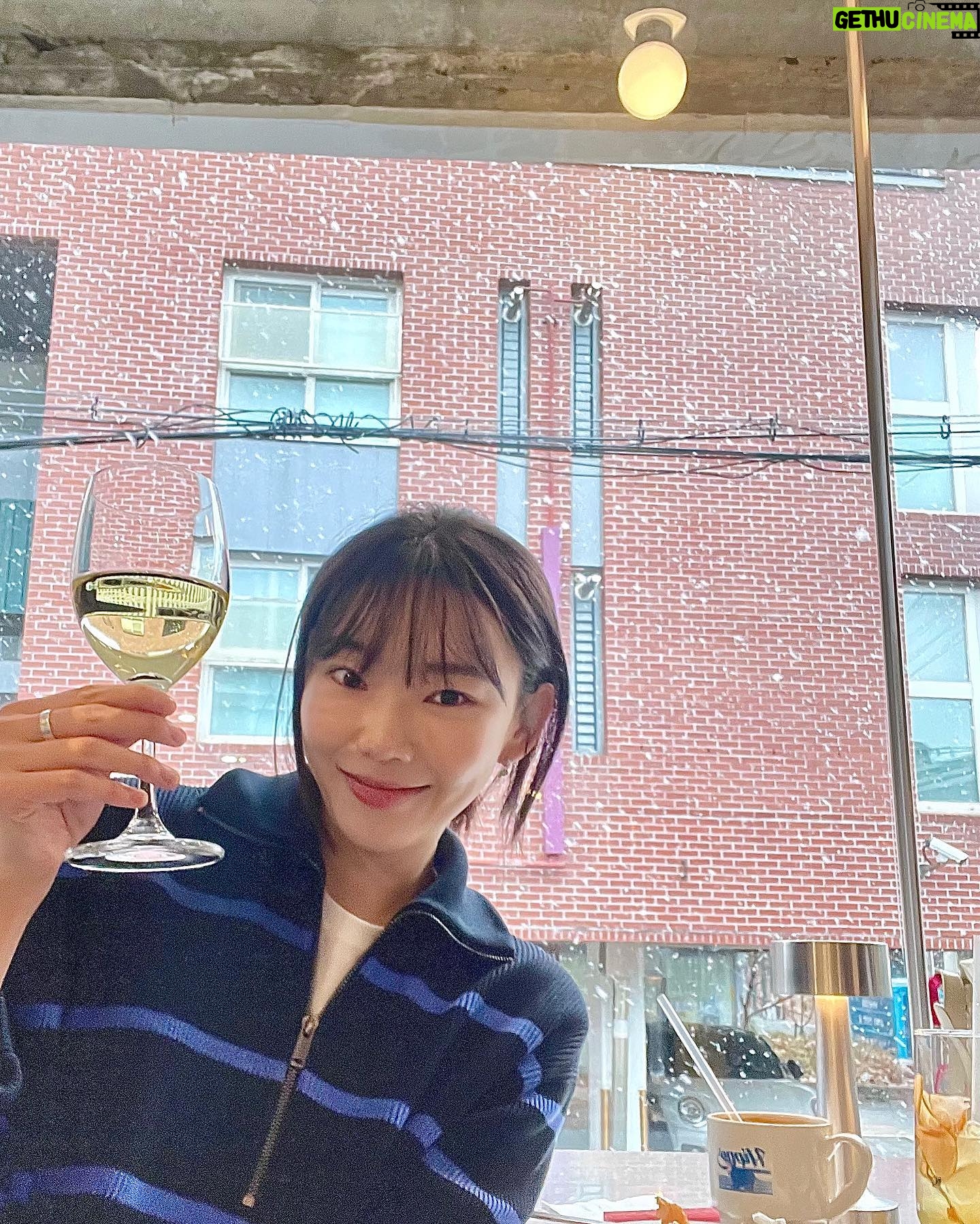 Bang Eun-jeong - 889 Likes - 취저라 소문내기 아까운 곳이지만 오랜만에 곱게 사진 찍은김에(?) 잔든정은 포기못행