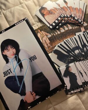 Bang Eun-jeong Instagram - #justByou 📸 🎞📖 
#justbeyourself 에서 고안한 제 좌우명을 제목으로 만든 사진집이에요! 20대의 마지막을 잘 보내주고, 서른의 일년을 필름으로 가득히 기록해두었습니다. 재밌겠다는 생각으로 시작한 작업이었는데 뜻밖에 더욱 더 의미있는 결과물을 선물 받게되어 참 감사하고 뿌듯한데,, 이 많은 포카와 사진집을 어찌하면 좋을까 고민중입니다,, ^^ 음,, 우선 행복한 고민을 하게 해 준 작가 @jung.sae 에게 한번 더 감사하며🙏

그냥 '나' 이면 돼요. 그냥 '당신' 이면  돼요 :)💙

#필름사진 #필름카메라 #사진집 
#film #filmphotography #filmphotobook