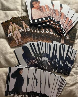 Bang Eun-jeong Instagram - #justByou 📸 🎞📖 
#justbeyourself 에서 고안한 제 좌우명을 제목으로 만든 사진집이에요! 20대의 마지막을 잘 보내주고, 서른의 일년을 필름으로 가득히 기록해두었습니다. 재밌겠다는 생각으로 시작한 작업이었는데 뜻밖에 더욱 더 의미있는 결과물을 선물 받게되어 참 감사하고 뿌듯한데,, 이 많은 포카와 사진집을 어찌하면 좋을까 고민중입니다,, ^^ 음,, 우선 행복한 고민을 하게 해 준 작가 @jung.sae 에게 한번 더 감사하며🙏

그냥 '나' 이면 돼요. 그냥 '당신' 이면  돼요 :)💙

#필름사진 #필름카메라 #사진집 
#film #filmphotography #filmphotobook