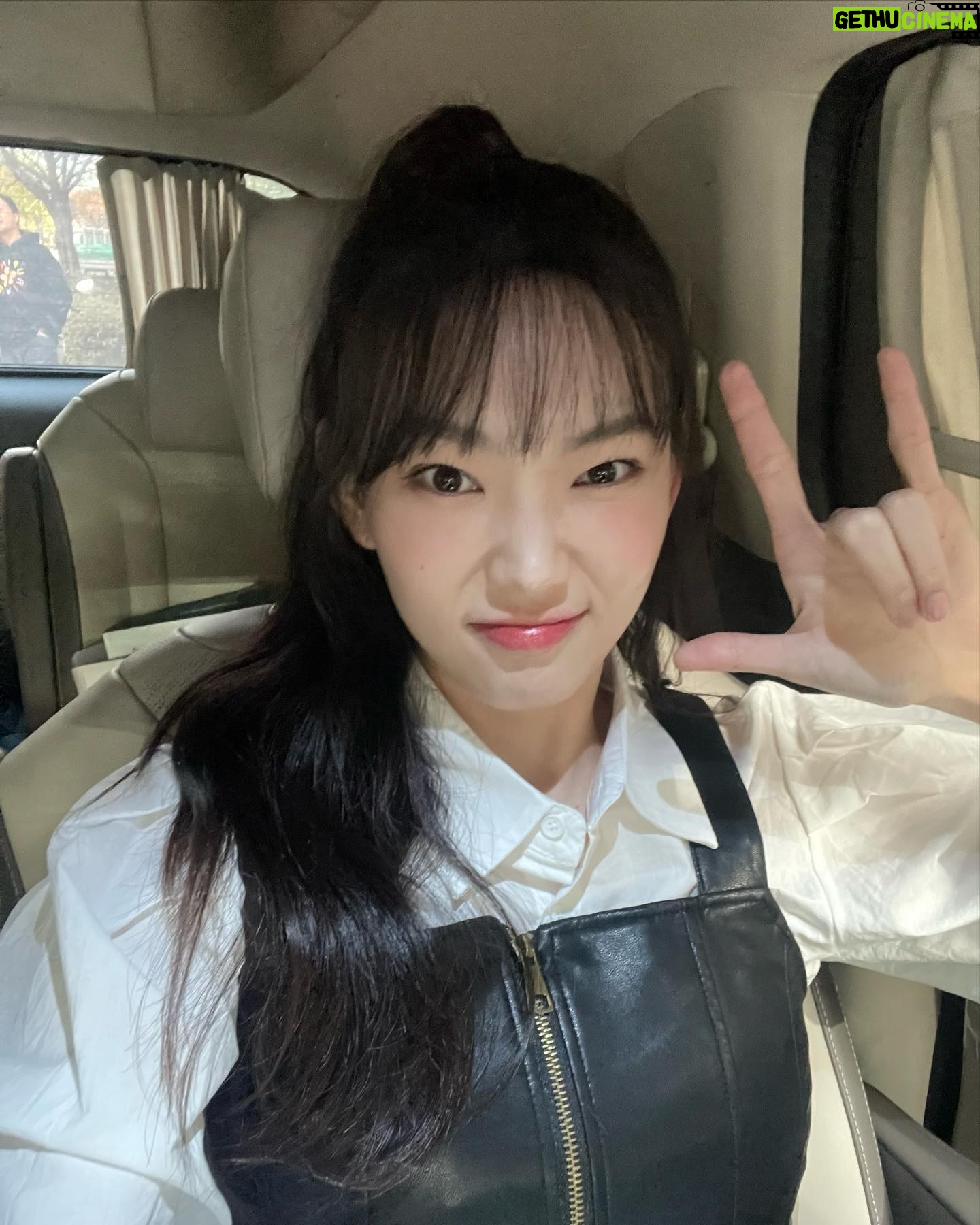 Bang Eun-jeong - 1K Likes - 평소엔 절대 없는 그런 꾸꾸날 쾅 📸
(오늘 상암동에서 우연히 혼례대첩 스탭분을 마주쳐서 멀리서 인사를 드렸는데 끝까지 못알아보심.. 저에오 저 개동..)