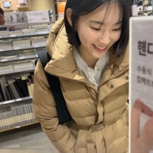 Bang Eun-jeong Instagram - 그래서 그러니까 그 뭔 느낌인지 알즤? 
둘 셋 하이팅~👊🏻 (쿠로미랑 곰돌이랑 사진 찍는데 조금 부끄러웠다.. 어디 드러내긴 캐붕오는 머쓱한 내 취향...)