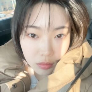 Bang Eun-jeong Instagram - 그래서 그러니까 그 뭔 느낌인지 알즤? 
둘 셋 하이팅~👊🏻 (쿠로미랑 곰돌이랑 사진 찍는데 조금 부끄러웠다.. 어디 드러내긴 캐붕오는 머쓱한 내 취향...)