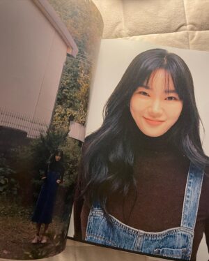 Bang Eun-jeong Instagram - #justByou 📸 🎞📖 
#justbeyourself 에서 고안한 제 좌우명을 제목으로 만든 사진집이에요! 20대의 마지막을 잘 보내주고, 서른의 일년을 필름으로 가득히 기록해두었습니다. 재밌겠다는 생각으로 시작한 작업이었는데 뜻밖에 더욱 더 의미있는 결과물을 선물 받게되어 참 감사하고 뿌듯한데,, 이 많은 포카와 사진집을 어찌하면 좋을까 고민중입니다,, ^^ 음,, 우선 행복한 고민을 하게 해 준 작가 @jung.sae 에게 한번 더 감사하며🙏

그냥 '나' 이면 돼요. 그냥 '당신' 이면  돼요 :)💙

#필름사진 #필름카메라 #사진집 
#film #filmphotography #filmphotobook