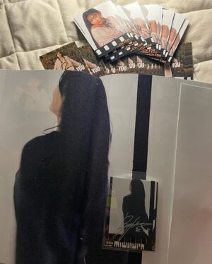 Bang Eun-jeong Instagram - #justByou 📸 🎞📖 
#justbeyourself 에서 고안한 제 좌우명을 제목으로 만든 사진집이에요! 20대의 마지막을 잘 보내주고, 서른의 일년을 필름으로 가득히 기록해두었습니다. 재밌겠다는 생각으로 시작한 작업이었는데 뜻밖에 더욱 더 의미있는 결과물을 선물 받게되어 참 감사하고 뿌듯한데,, 이 많은 포카와 사진집을 어찌하면 좋을까 고민중입니다,, ^^ 음,, 우선 행복한 고민을 하게 해 준 작가 @jung.sae 에게 한번 더 감사하며🙏

그냥 '나' 이면 돼요. 그냥 '당신' 이면  돼요 :)💙

#필름사진 #필름카메라 #사진집 
#film #filmphotography #filmphotobook