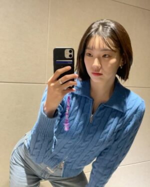 Bang Eun-jeong Instagram - 아맞다 머리 잘랐어요!
 일단 너무 편하고 완전 마메쏙 💇🏻‍♀️
#테슬컷 #칼단발 맞나(?)