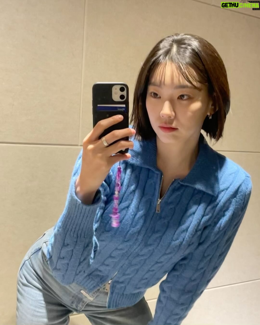 Bang Eun-jeong - 1.5K Likes - 아맞다 머리 잘랐어요!
일단 너무 편하고 완전 마메쏙 💇🏻♀️
#테슬컷 #칼단발 맞나(?)