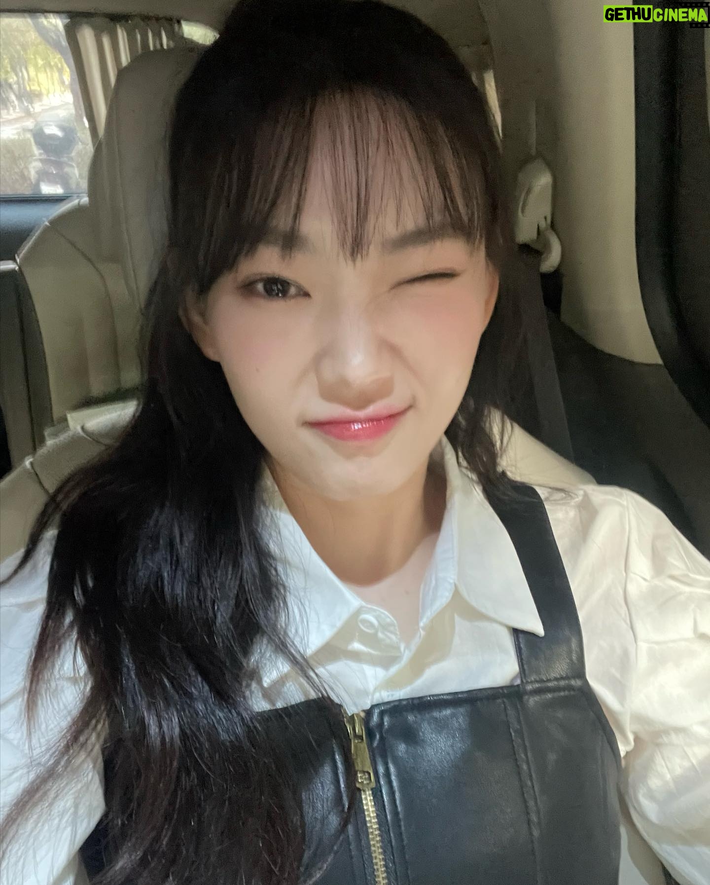 Bang Eun-jeong - 1K Likes - 평소엔 절대 없는 그런 꾸꾸날 쾅 📸
(오늘 상암동에서 우연히 혼례대첩 스탭분을 마주쳐서 멀리서 인사를 드렸는데 끝까지 못알아보심.. 저에오 저 개동..)