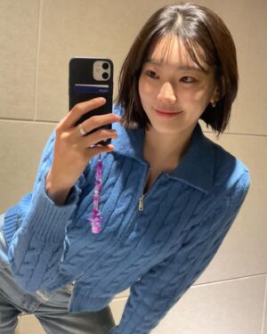 Bang Eun-jeong Instagram - 아맞다 머리 잘랐어요!
 일단 너무 편하고 완전 마메쏙 💇🏻‍♀️
#테슬컷 #칼단발 맞나(?)