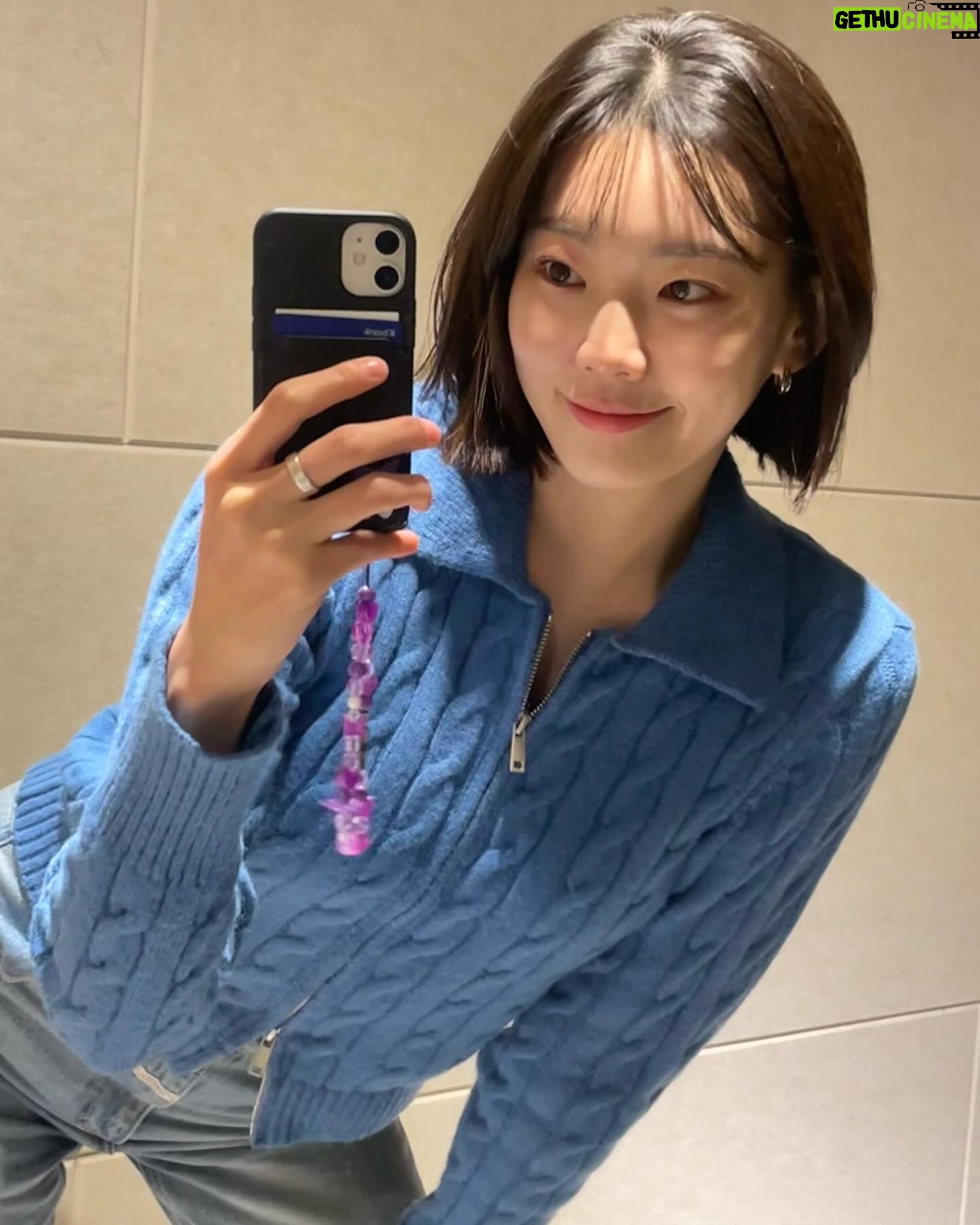 Bang Eun-jeong - 1.5K Likes - 아맞다 머리 잘랐어요!
일단 너무 편하고 완전 마메쏙 💇🏻♀️
#테슬컷 #칼단발 맞나(?)