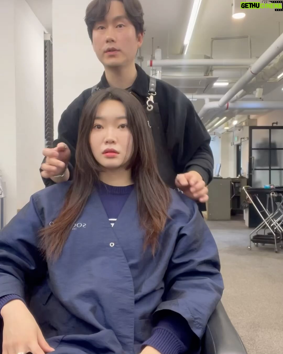 Bang Eun-jeong - 1.5K Likes - 아맞다 머리 잘랐어요!
일단 너무 편하고 완전 마메쏙 💇🏻♀️
#테슬컷 #칼단발 맞나(?)