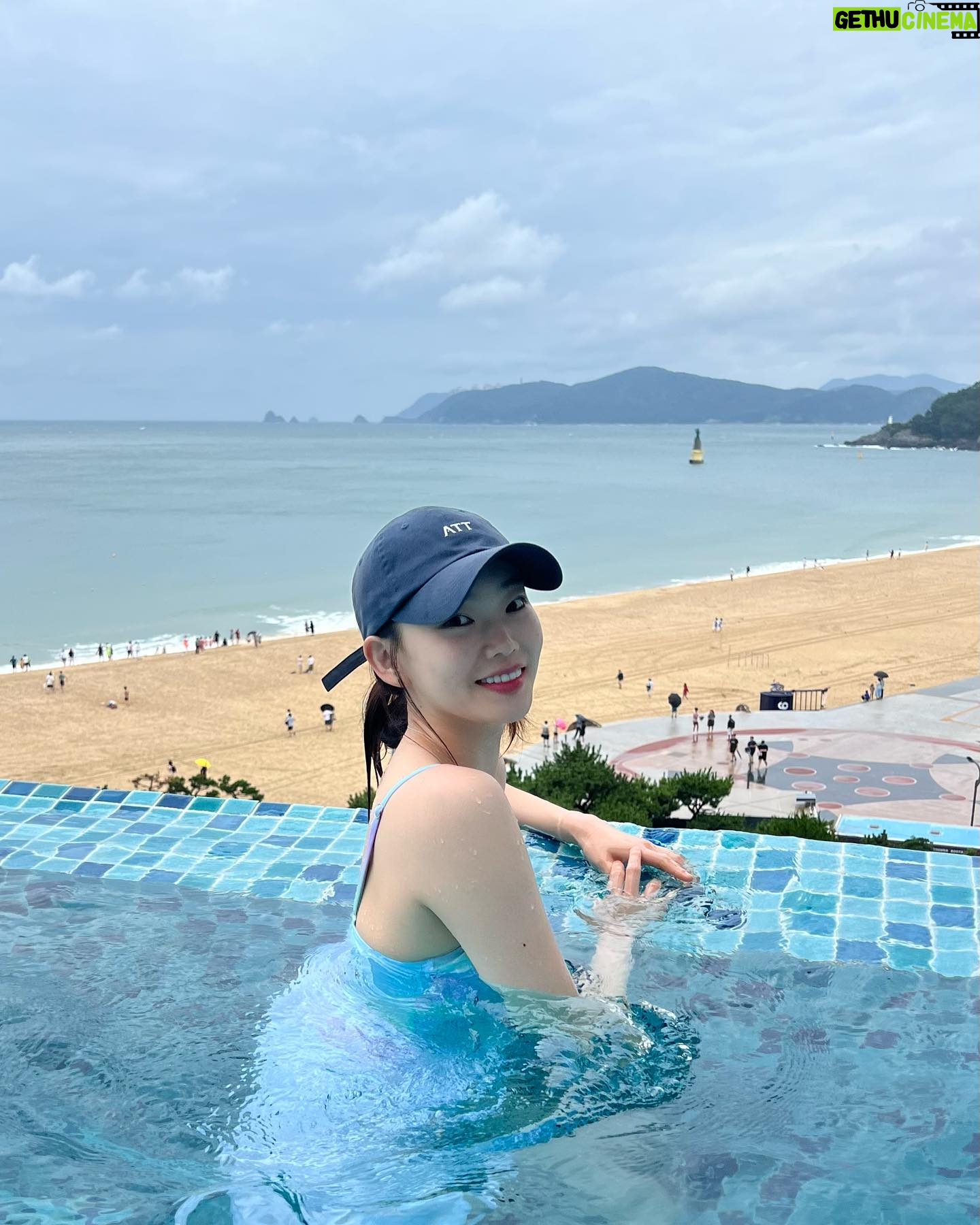 Bang Eun-jeong - 887 Likes - 여름이었ed다,,🩵 라고 하기엔 왜이리 덥죠?