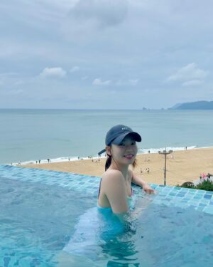 Bang Eun-jeong Instagram - 여름이었ed다,,🩵 라고 하기엔 왜이리 덥죠?