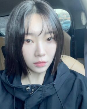 Bang Eun-jeong Instagram - 아맞다 머리 잘랐어요!
 일단 너무 편하고 완전 마메쏙 💇🏻‍♀️
#테슬컷 #칼단발 맞나(?)