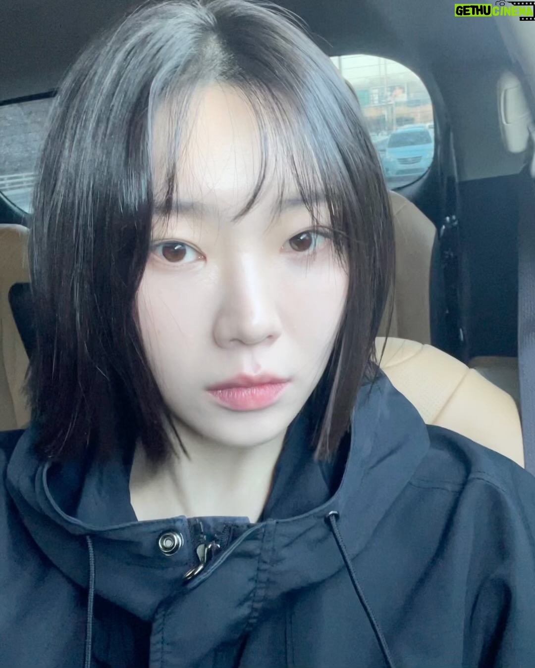 Bang Eun-jeong - 1.5K Likes - 아맞다 머리 잘랐어요!
일단 너무 편하고 완전 마메쏙 💇🏻♀️
#테슬컷 #칼단발 맞나(?)