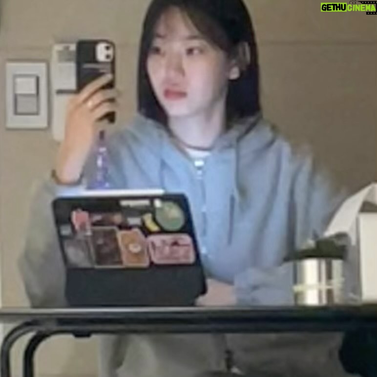 Bang Eun-jeong - 1.5K Likes - 아맞다 머리 잘랐어요!
일단 너무 편하고 완전 마메쏙 💇🏻♀️
#테슬컷 #칼단발 맞나(?)