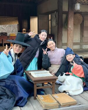 Bang Eun-jeong Instagram - 크리스마스 선물 같던 #혼례대첩 마지막화 📺
모두모두 고생 많으셨고 감사했습니다 🙇🏻‍♀️💗