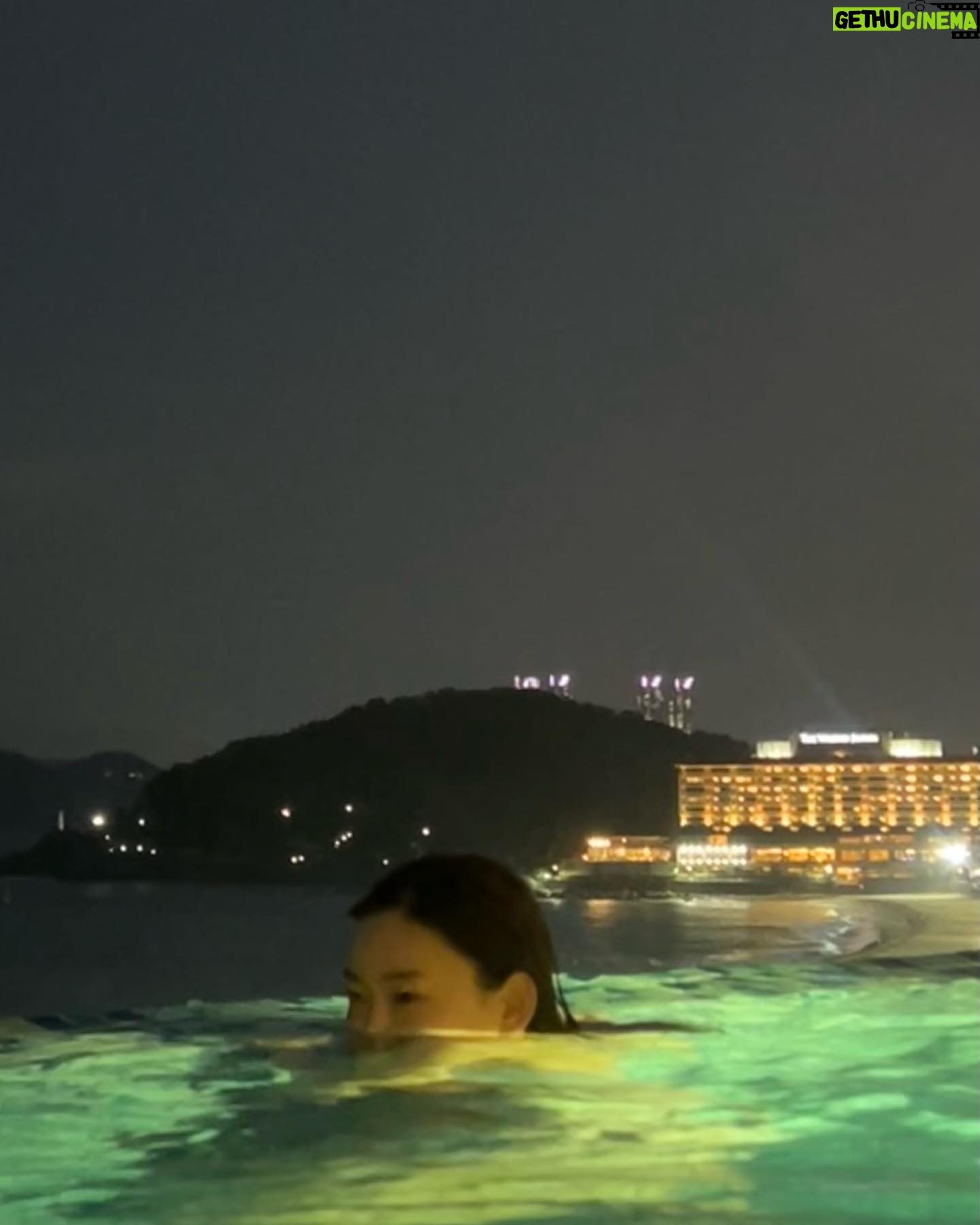Bang Eun-jeong - 887 Likes - 여름이었ed다,,🩵 라고 하기엔 왜이리 덥죠?
