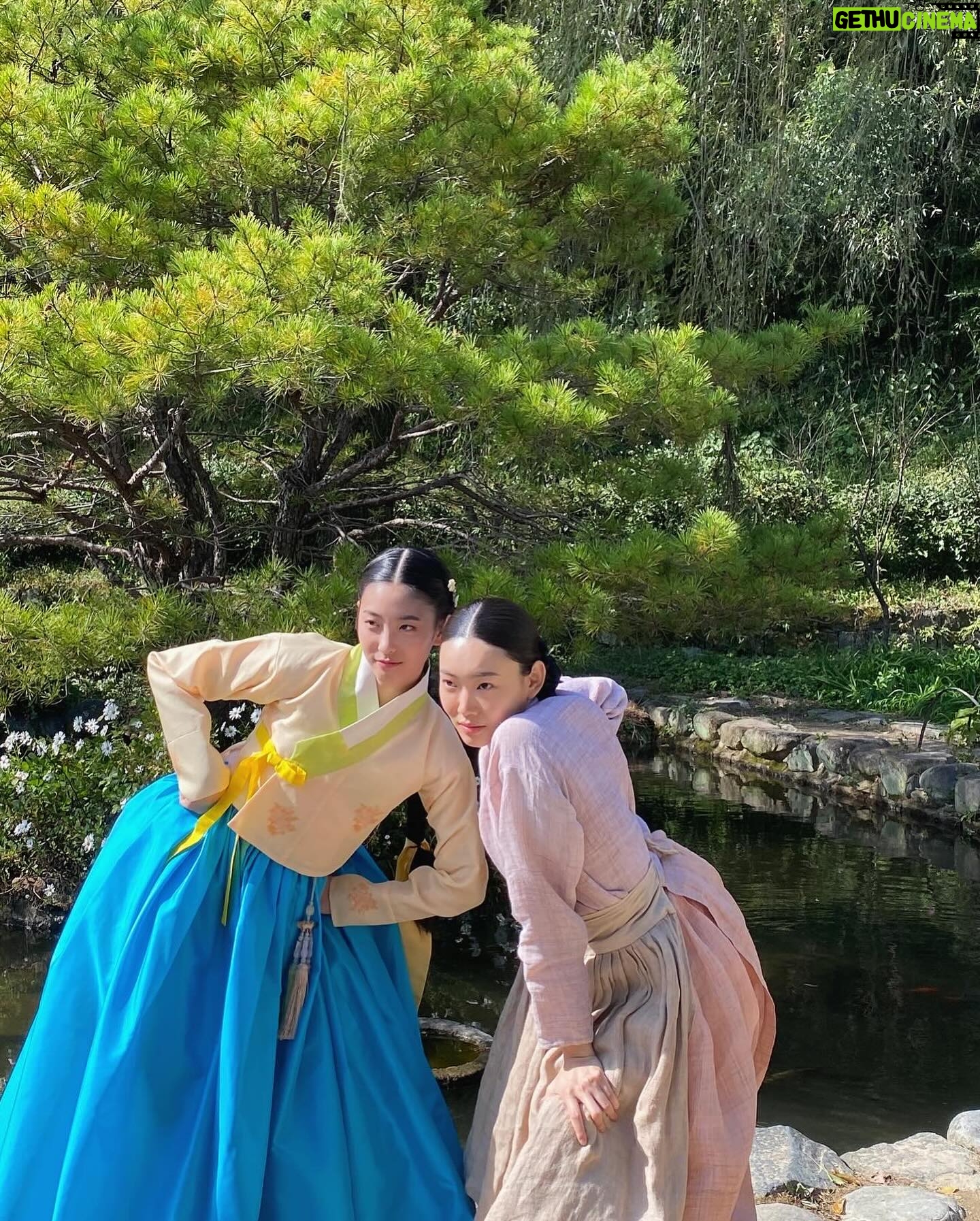Bang Eun-jeong - 1.8K Likes - #개동이 일기📝
심부름값 세게 쳐주는 울아씨,, 면천해도 보러올라니까 한냥 더 줘보ㅏ요💰 #혼례대첩 다음주는 더 재밌숴