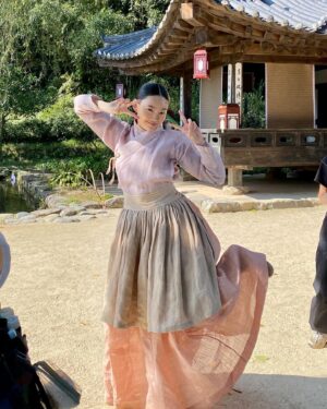 Bang Eun-jeong Instagram - #개동이 일기📝 
심부름값 세게 쳐주는 울아씨,, 면천해도 보러올라니까 한냥 더 줘보ㅏ요💰 #혼례대첩 다음주는 더 재밌숴