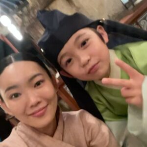 Bang Eun-jeong Instagram - 이번주도 #혼례대첩 했겠쥬? 🥰
1_다음생엔 나도 탑돌이..
2_ㅇㅏㄱㅣ도련님 시우랑✌
3_귀여운 건 크게 봐야해
4_도련님의 붕어빵
5_키가 좀 크고 귀여운데 윙크할 줄 아는 아기 추가요 
6_고사리 추가 30번
7_작은마님 간다고요?
8_또 간다고요??? 
9_좋아 자연스러웠다
10_고기가 타서 제 입으로 버렸어요