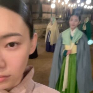 Bang Eun-jeong Instagram - 이번주도 #혼례대첩 했겠쥬? 🥰
1_다음생엔 나도 탑돌이..
2_ㅇㅏㄱㅣ도련님 시우랑✌
3_귀여운 건 크게 봐야해
4_도련님의 붕어빵
5_키가 좀 크고 귀여운데 윙크할 줄 아는 아기 추가요 
6_고사리 추가 30번
7_작은마님 간다고요?
8_또 간다고요??? 
9_좋아 자연스러웠다
10_고기가 타서 제 입으로 버렸어요